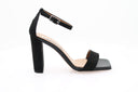 sandales à talon Albano en velours noir avec bout carré
chaussures Albano élégantes en velours noir avec talon bloc
sandales noires Albano avec bride à boucle à la cheville
vue latérale des sandales Albano en velours avec talon de 10 cm

