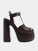 La sandale CASADEI Florence Sella en cuir brun offre un talon de 15 cm avec une plateforme de 5 cm et une boucle dorée. Le cuir tressé à l'avant-pied ajoute une touche élégante à cette sandale. Profitez du confort du talon et de la plateforme en bois pour une démarche assurée.