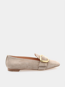 mocassins Rupert Sanderson Chesla Loafer en cuir suède smoke avec bout pointu et détail doré, mocassins Rupert Sanderson avec semelle en cuir et décor doré, chaussures Rupert Sanderson Chesla Loafer suède smoke bout pointu, mocassins élégants Rupert Sanderson pour femme avec décoration dorée à l’avant